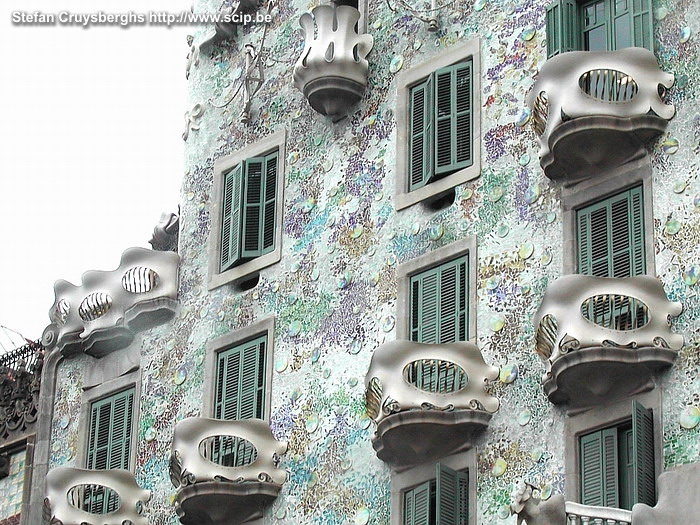 Barcelona - Casa Battlo Casa Battlo gebouwd tussen 1904 en 1906 is een typisch bouwerk van de architect Gaudi. Stefan Cruysberghs